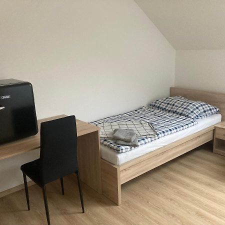 Ubytovani Na Spejcharu, Zelevcice Slaný المظهر الخارجي الصورة