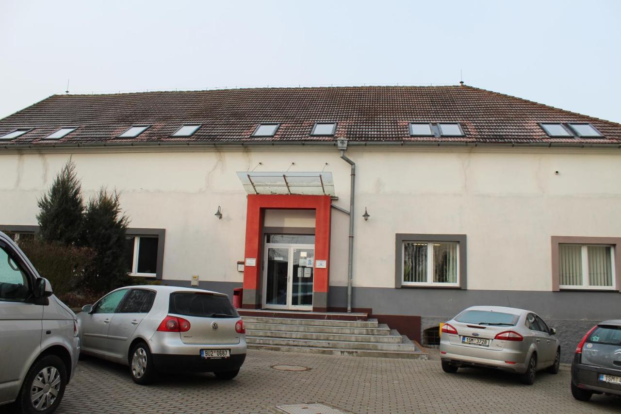 Ubytovani Na Spejcharu, Zelevcice Slaný المظهر الخارجي الصورة
